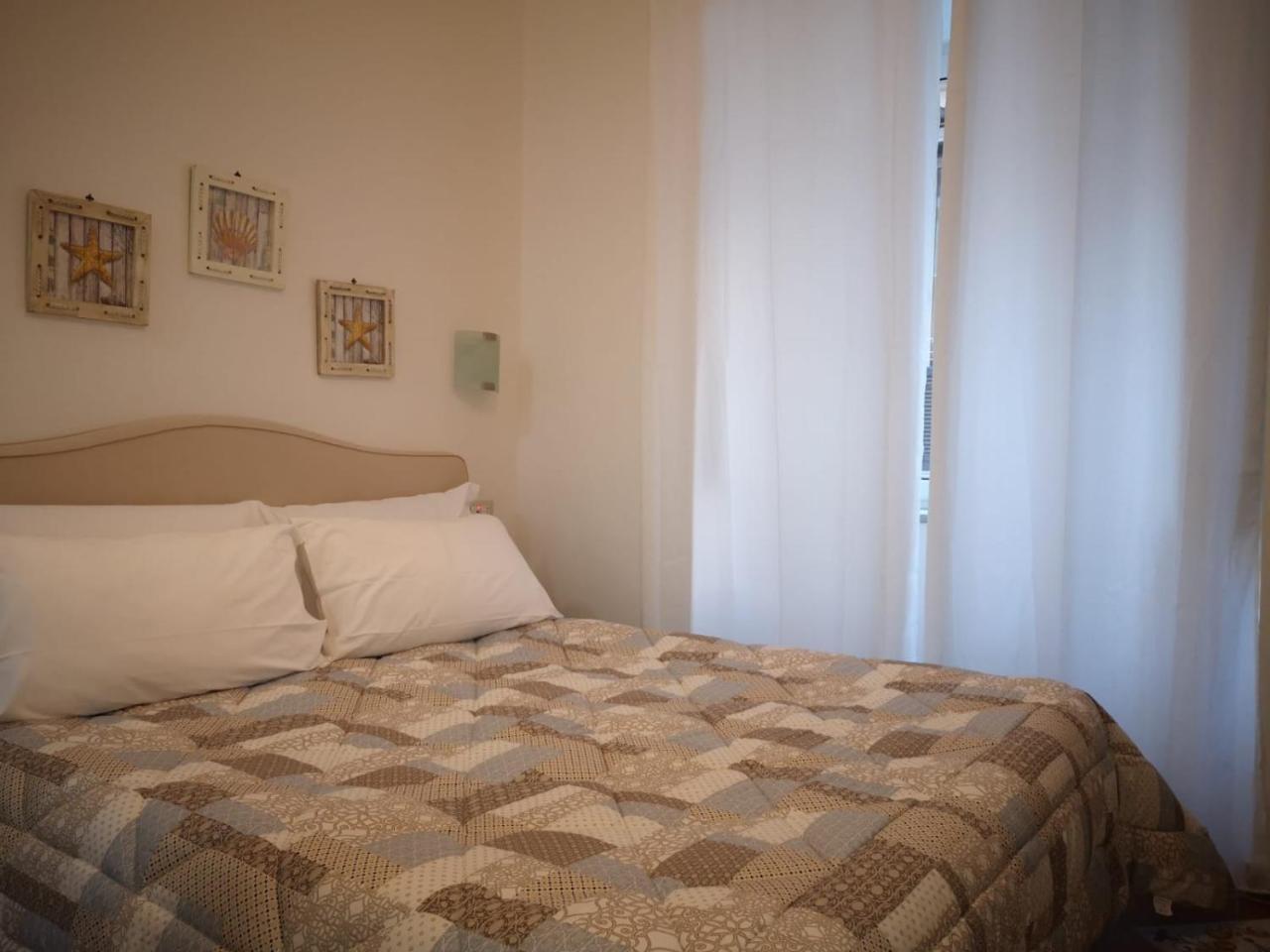 Bed and Breakfast A Due Passi Dal Museo à Naples Extérieur photo