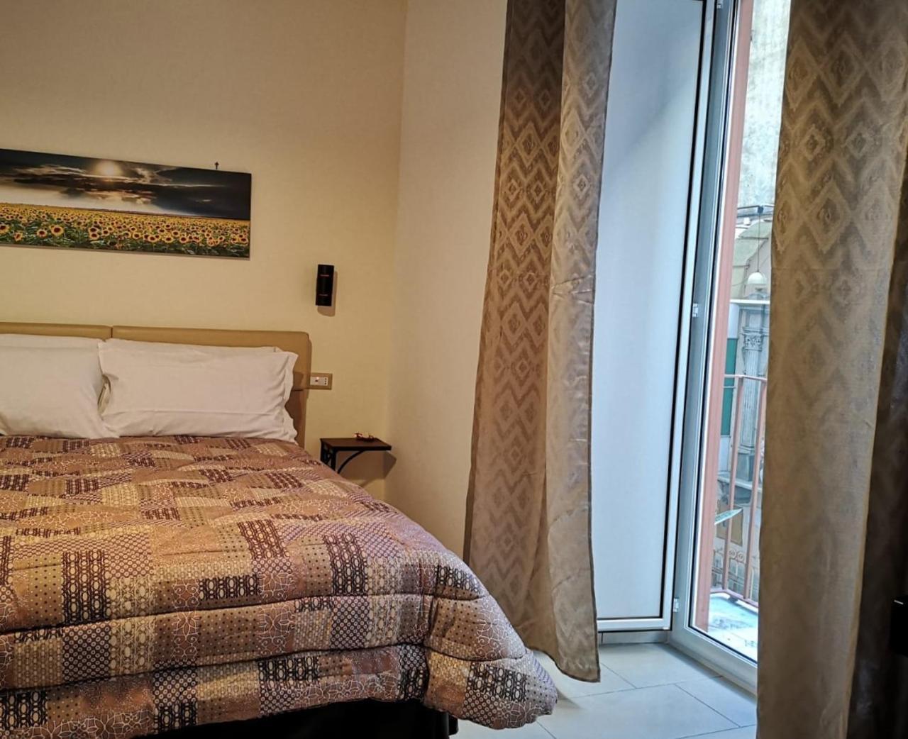 Bed and Breakfast A Due Passi Dal Museo à Naples Extérieur photo