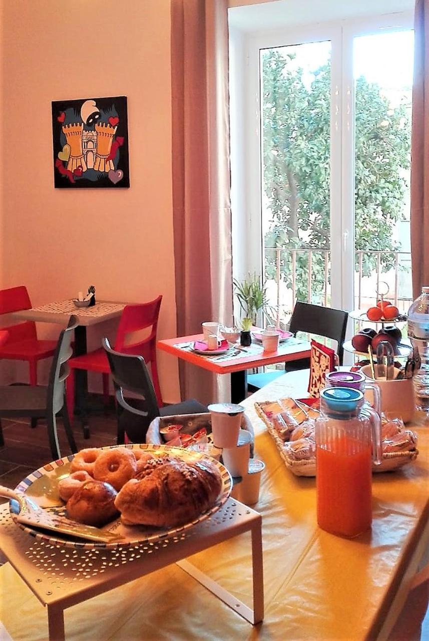 Bed and Breakfast A Due Passi Dal Museo à Naples Extérieur photo